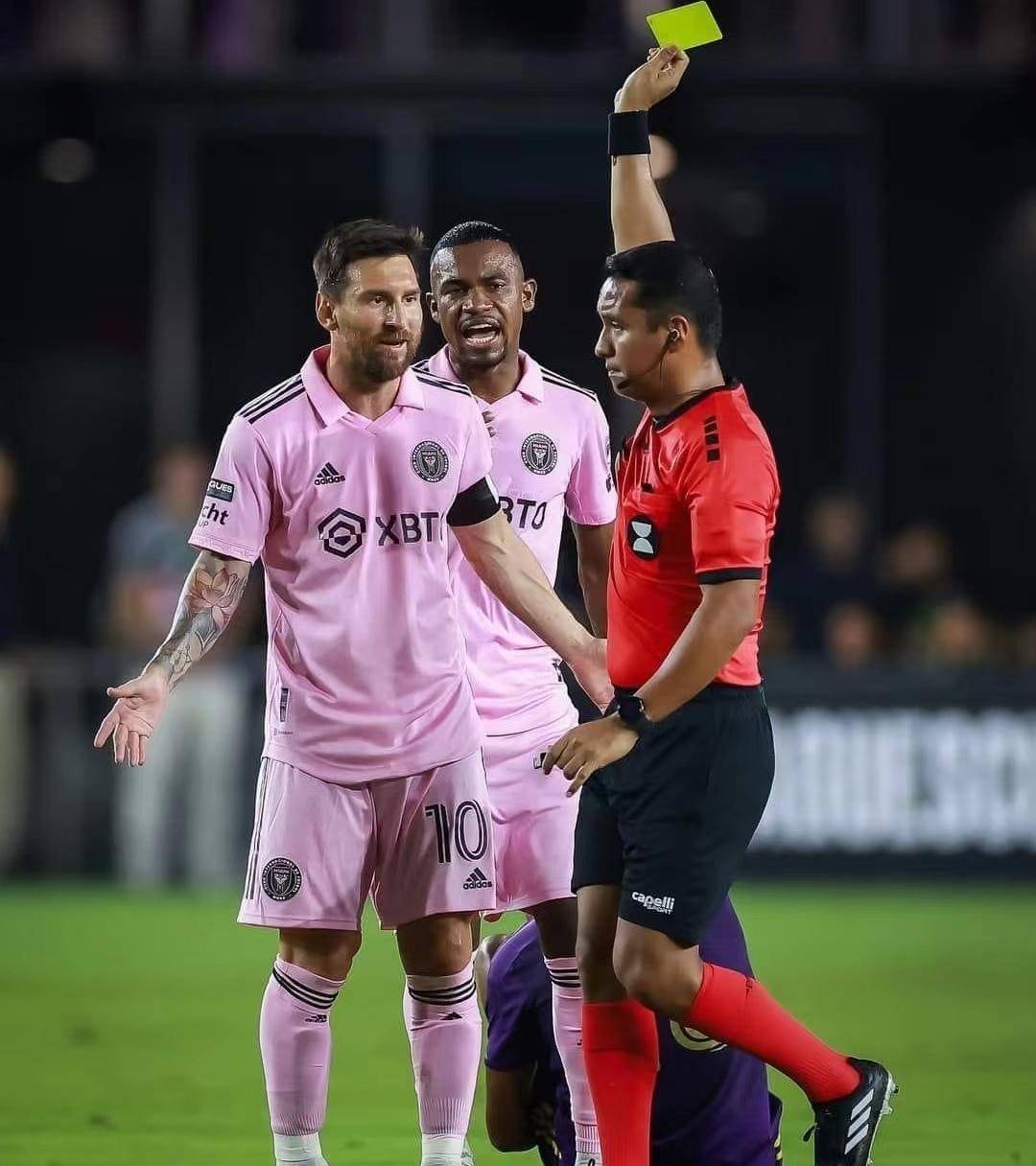 斯洛伐克队遭遇困难突围，无缘八强，球迷倾诉，势不可挡