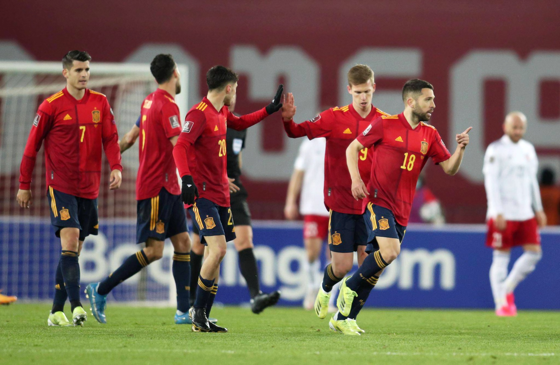 开云体育-哥伦比亚完胜那不勒斯，莱万惊艳四座