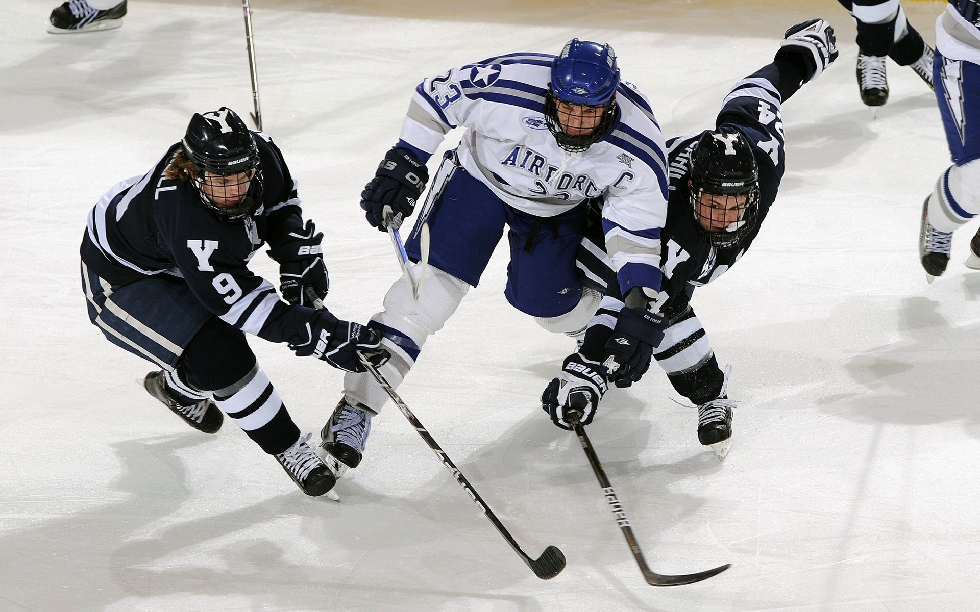 铁血防线轰然崩塌！德国重炮轰碎马德里竞技，无名英雄阿克一剑封喉